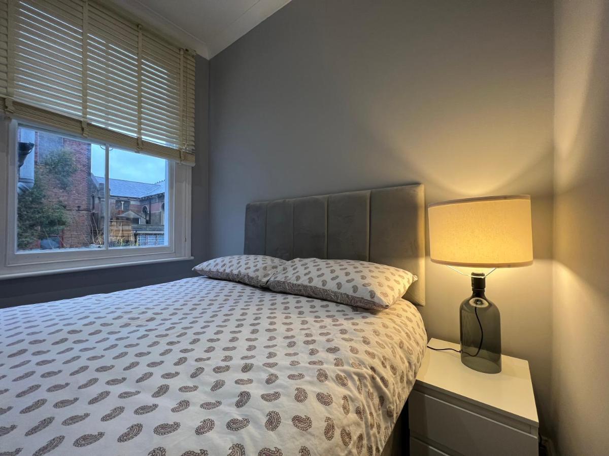 Lovely 2-Bedroom Victorian Flats Лондон Экстерьер фото