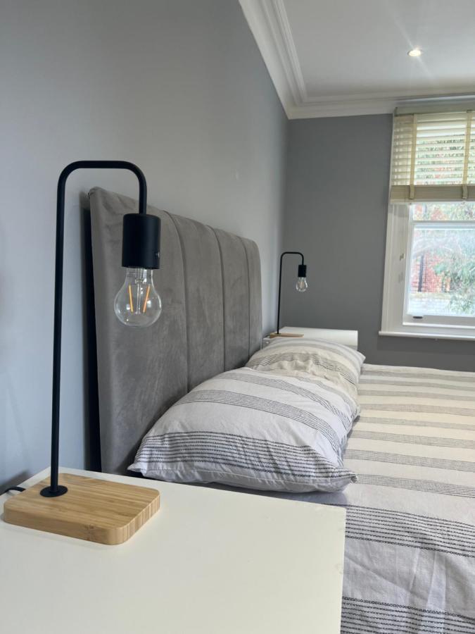 Lovely 2-Bedroom Victorian Flats Лондон Экстерьер фото